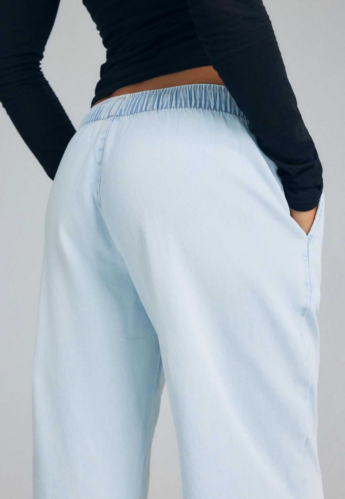 MEDIUM LIGHT BLUE DENIM
