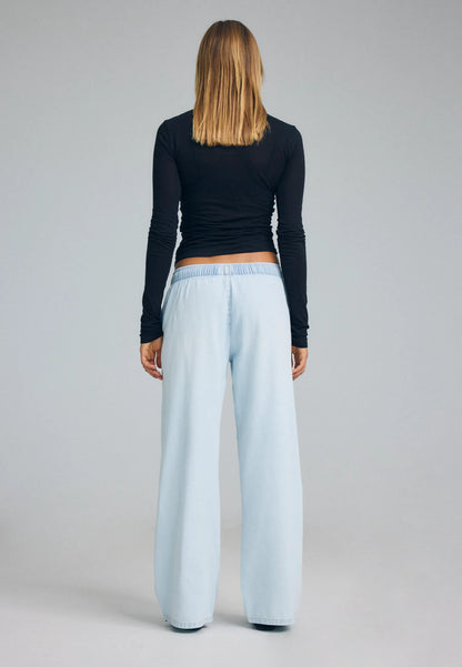 MEDIUM LIGHT BLUE DENIM