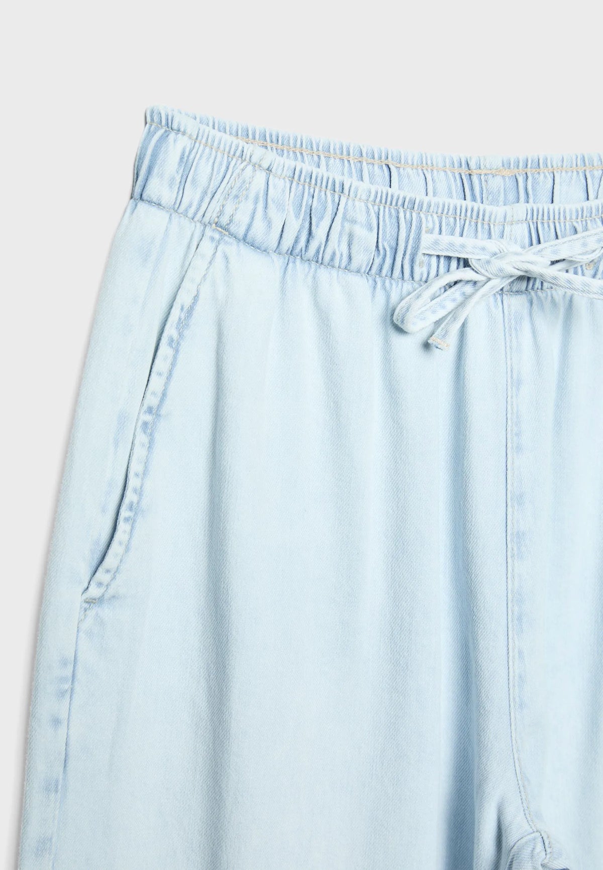 MEDIUM LIGHT BLUE DENIM