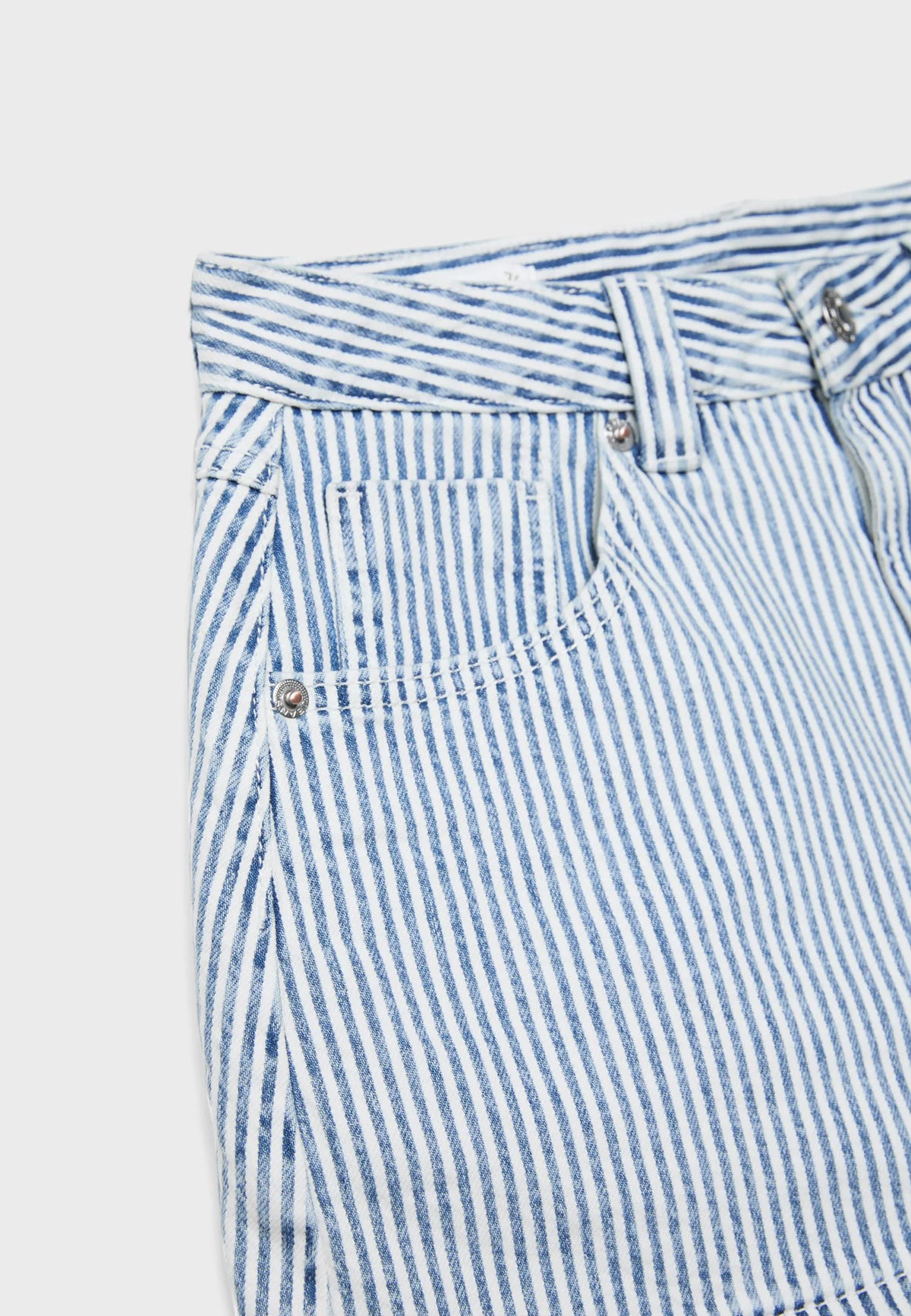 GREY DENIM WASH