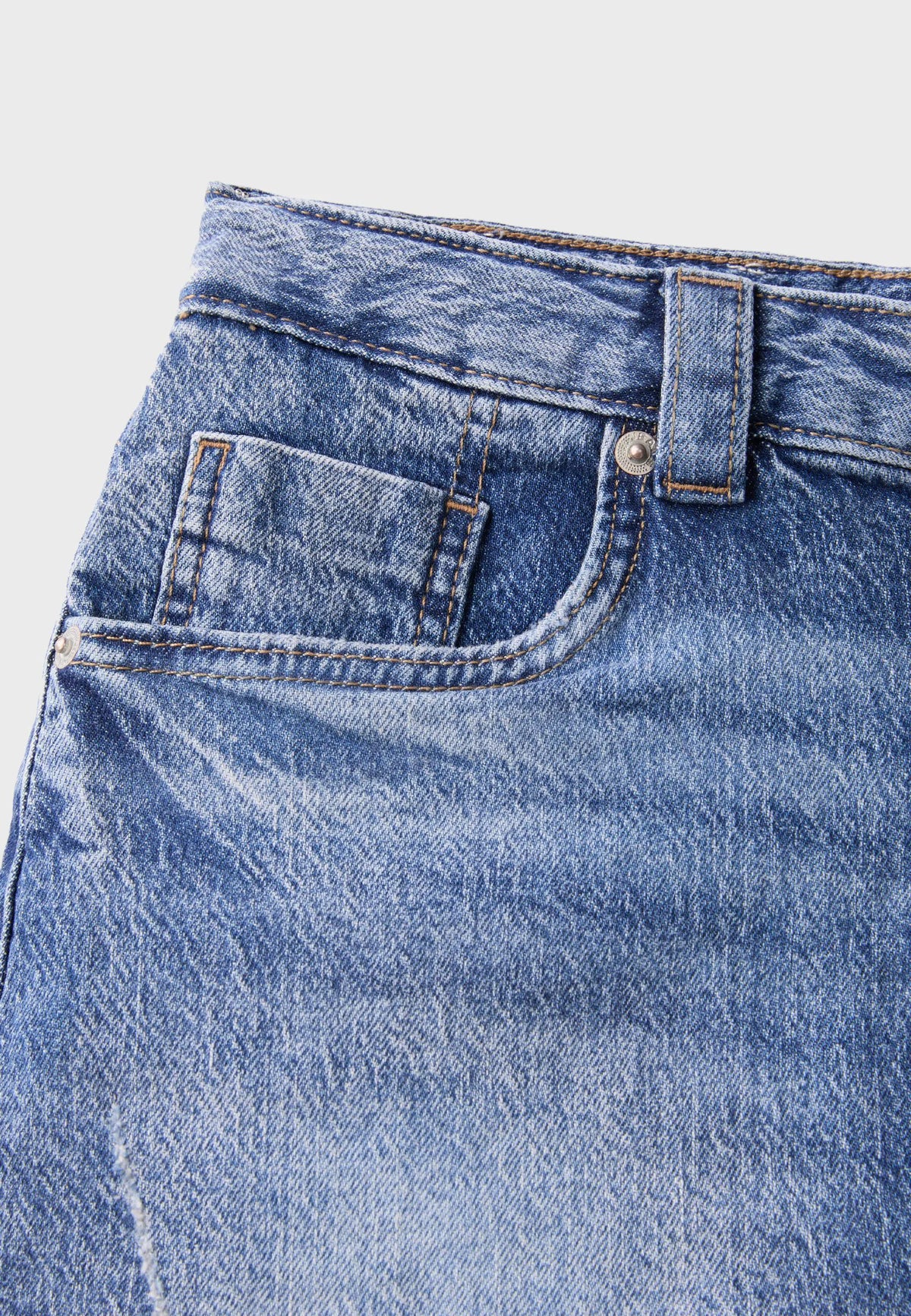 MEDIUM DENIM WASH
