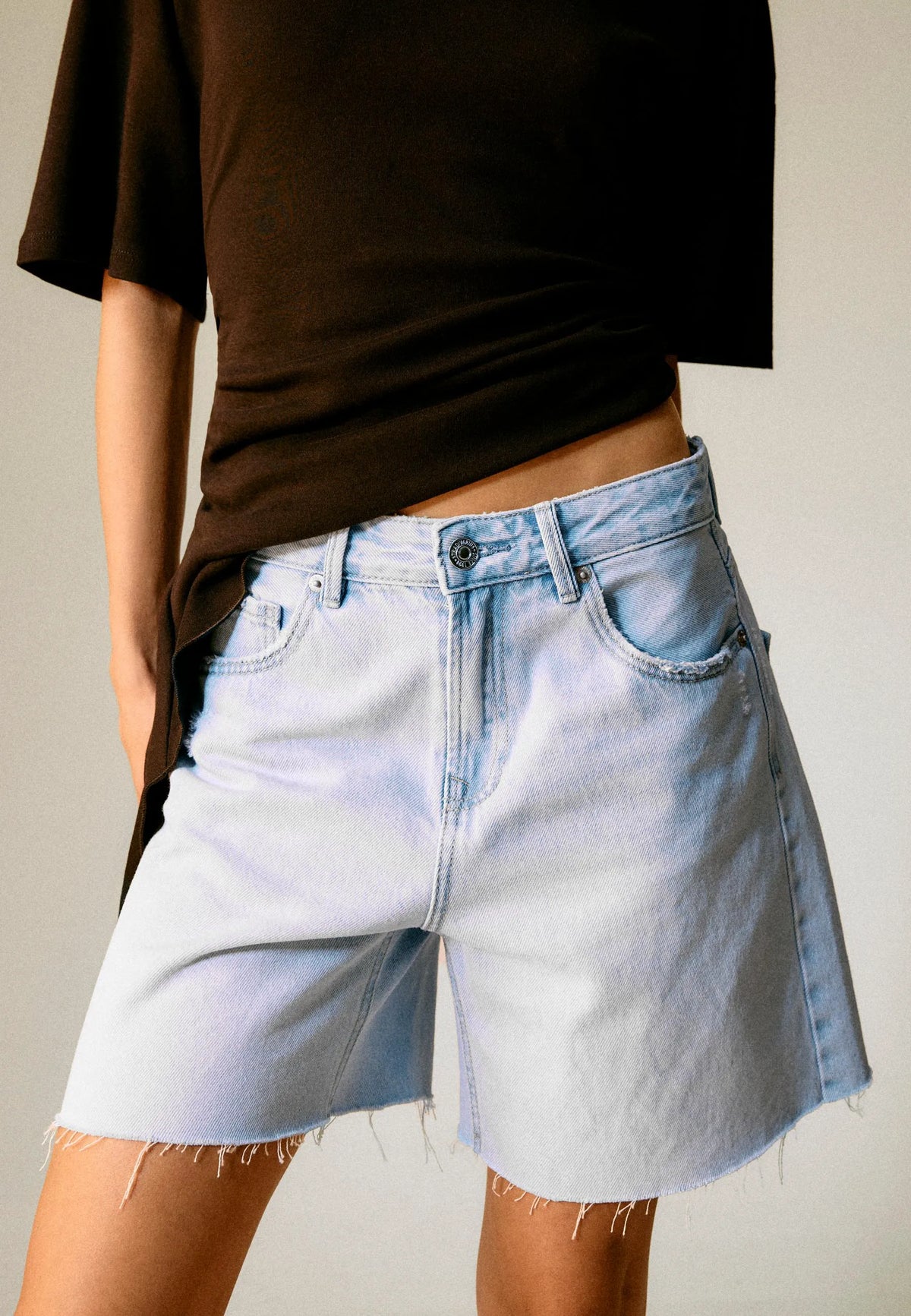 MEDIUM LIGHT BLUE DENIM