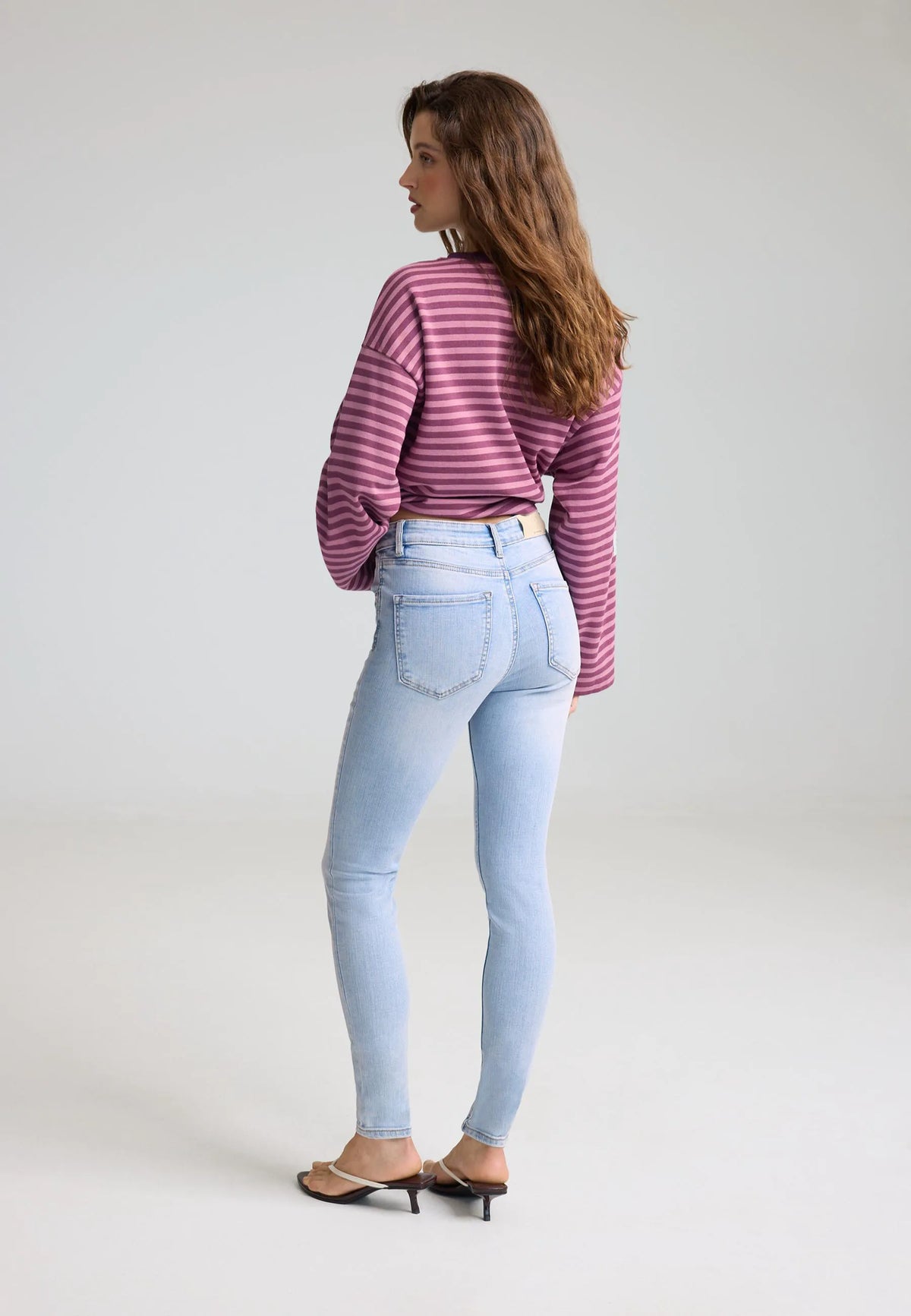 MEDIUM LIGHT BLUE DENIM