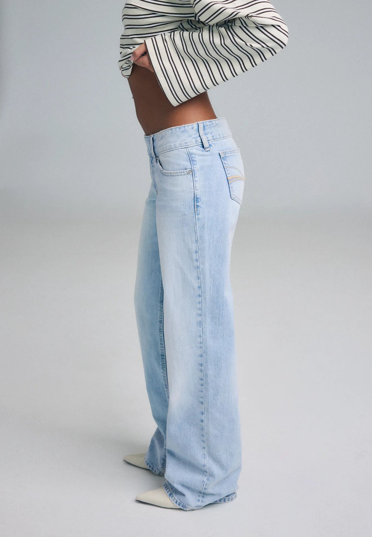 MEDIUM LIGHT BLUE DENIM