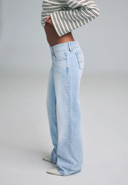 MEDIUM LIGHT BLUE DENIM