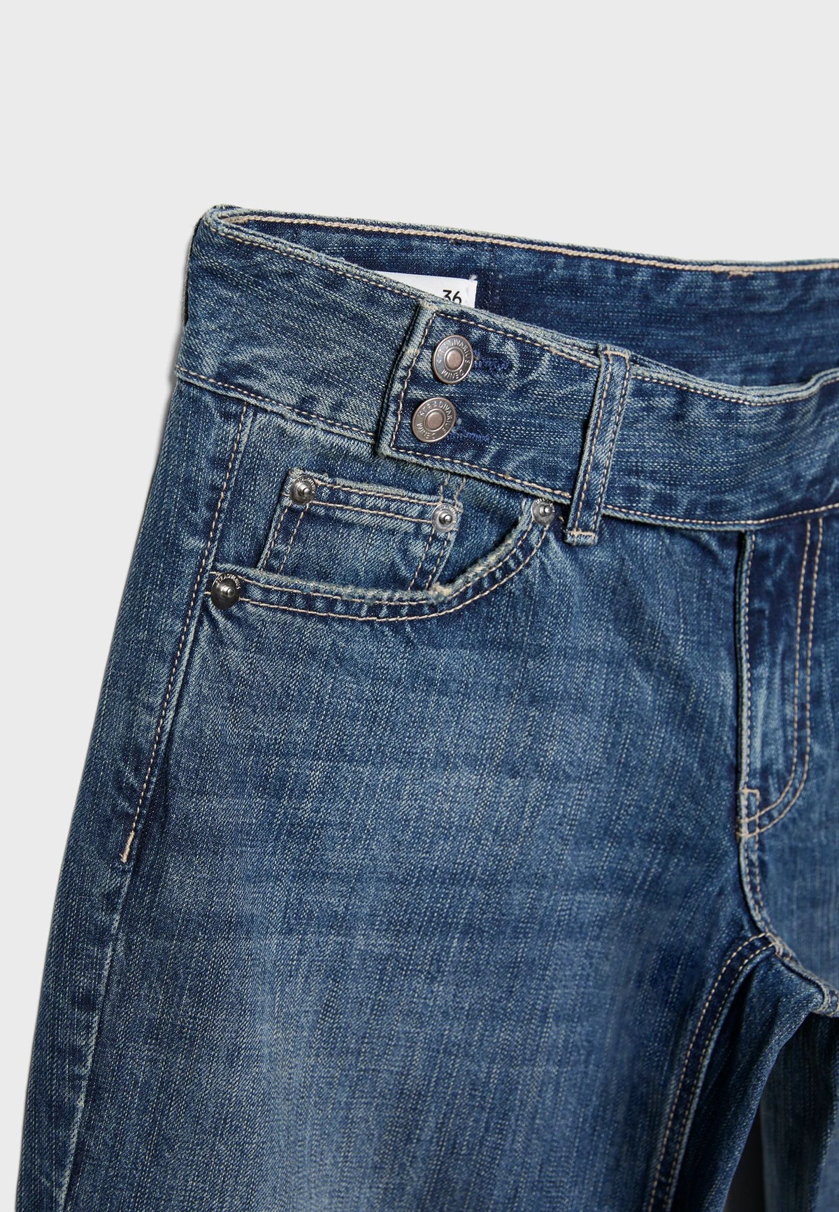 MEDIUM DENIM WASH