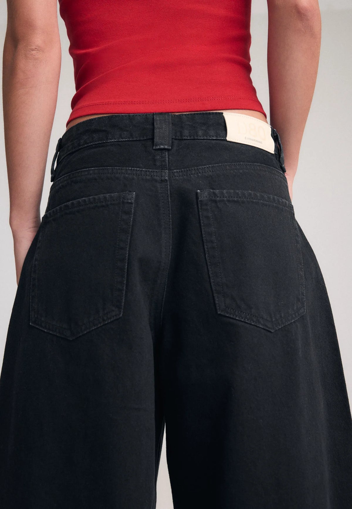 BLACK DENIM WASHED EFFECT