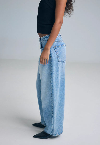 MEDIUM BLUE DENIM