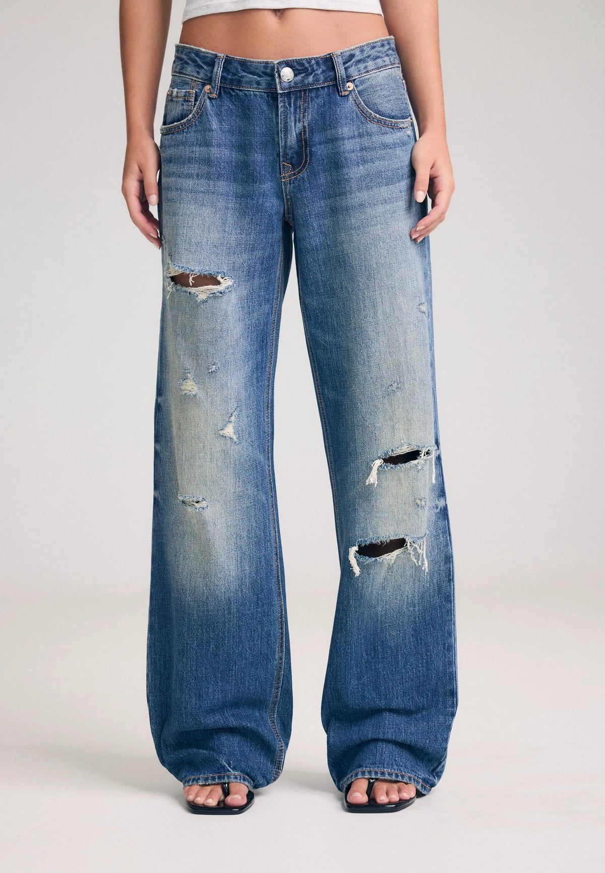 MEDIUM DENIM WASH