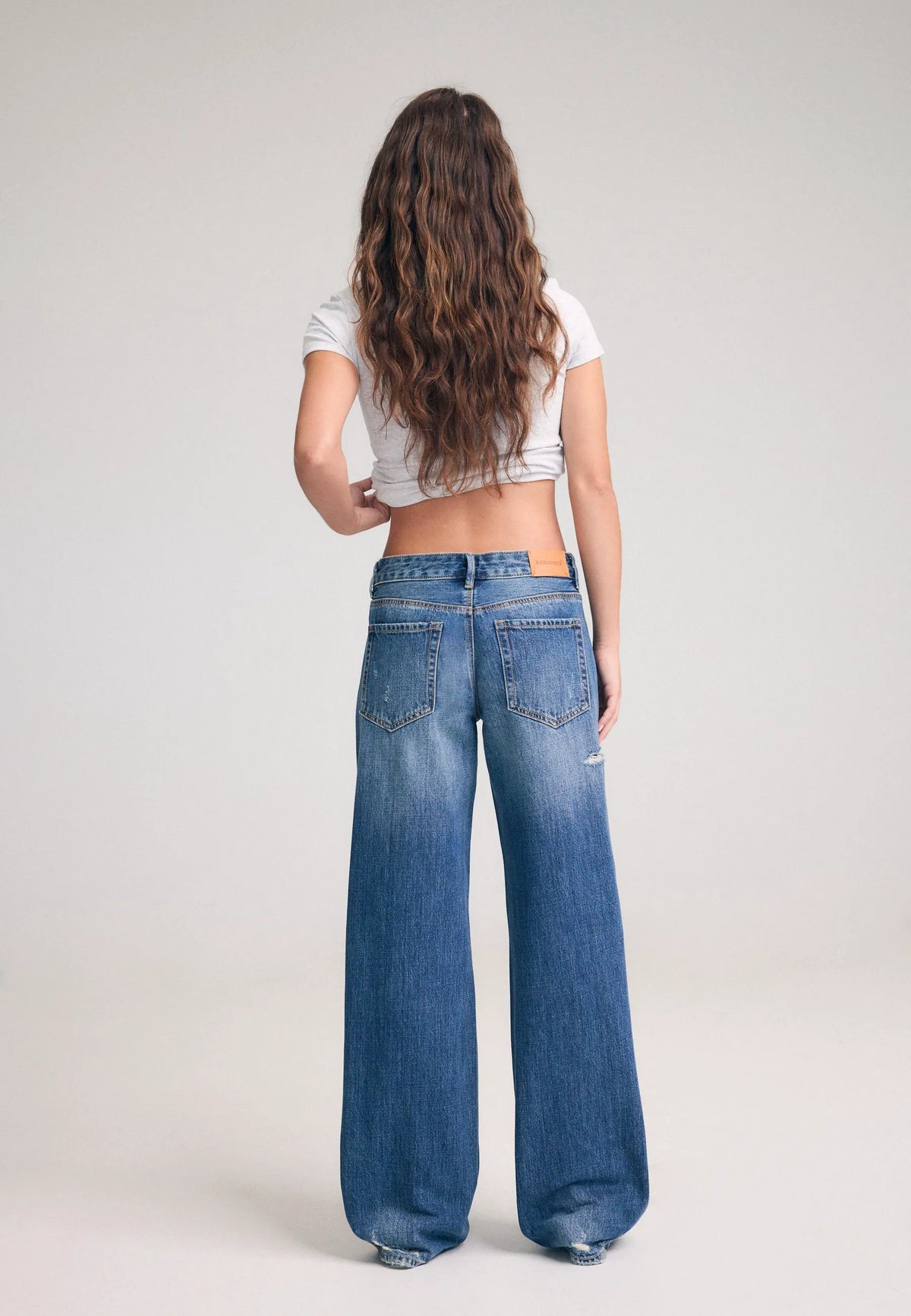 MEDIUM DENIM WASH
