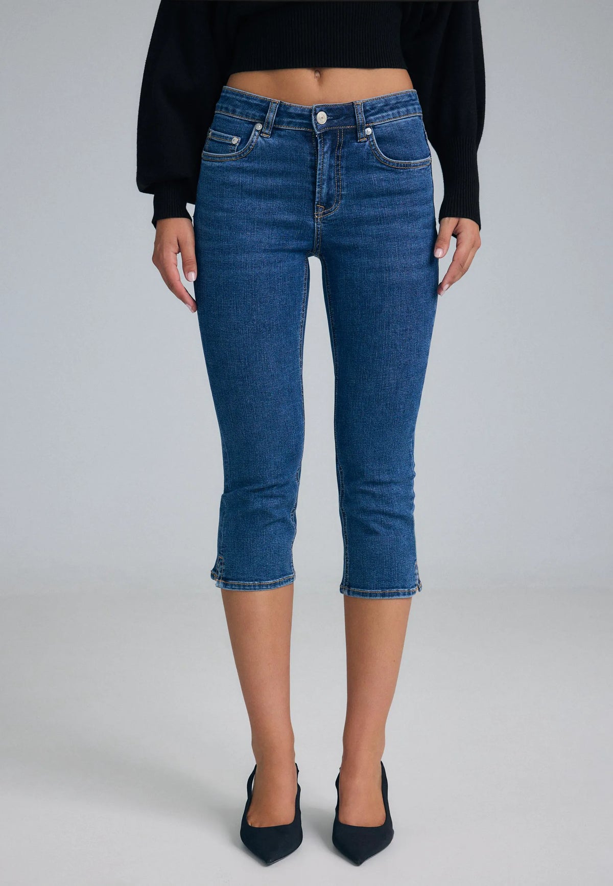 MEDIUM DENIM WASH