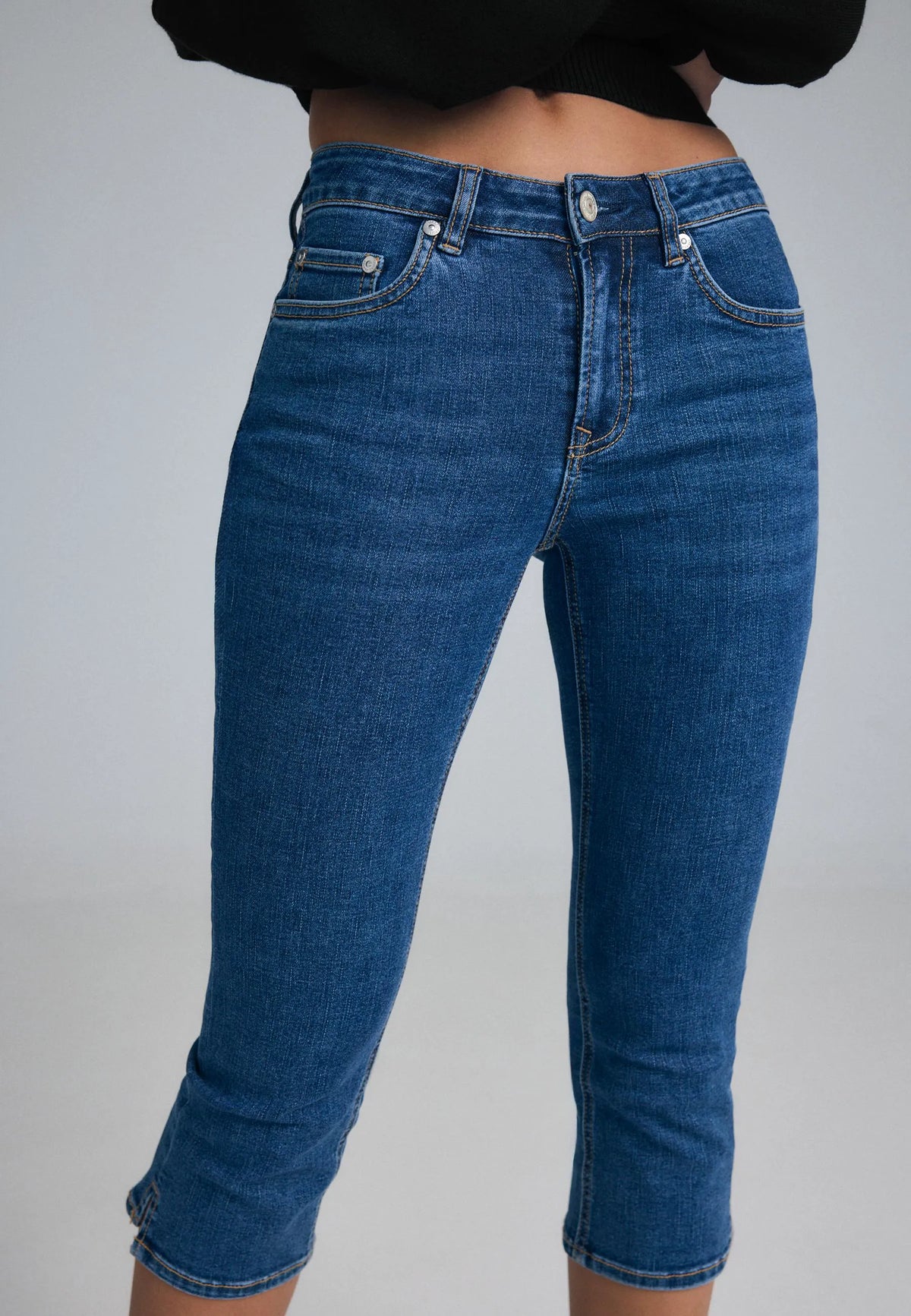 MEDIUM DENIM WASH