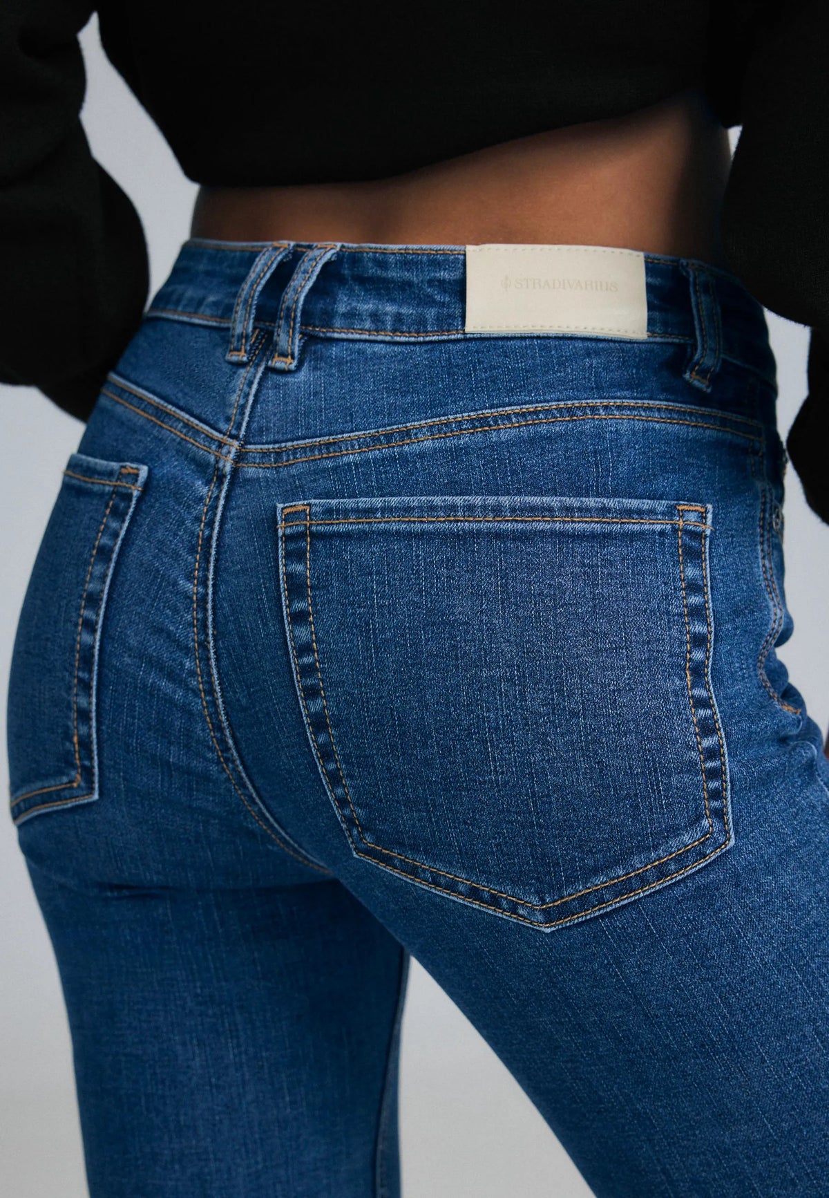 MEDIUM DENIM WASH