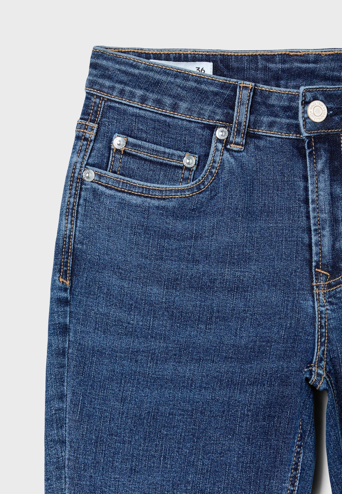 MEDIUM DENIM WASH