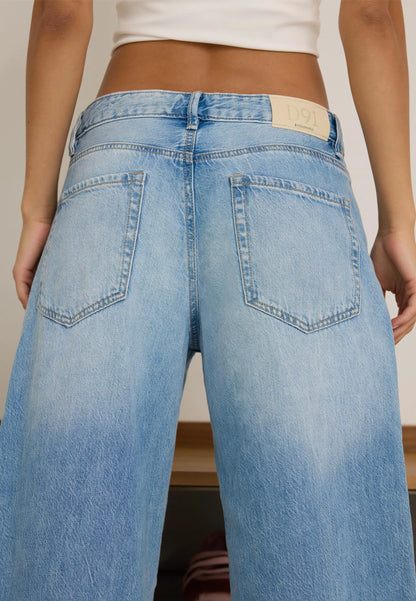 MEDIUM LIGHT BLUE DENIM