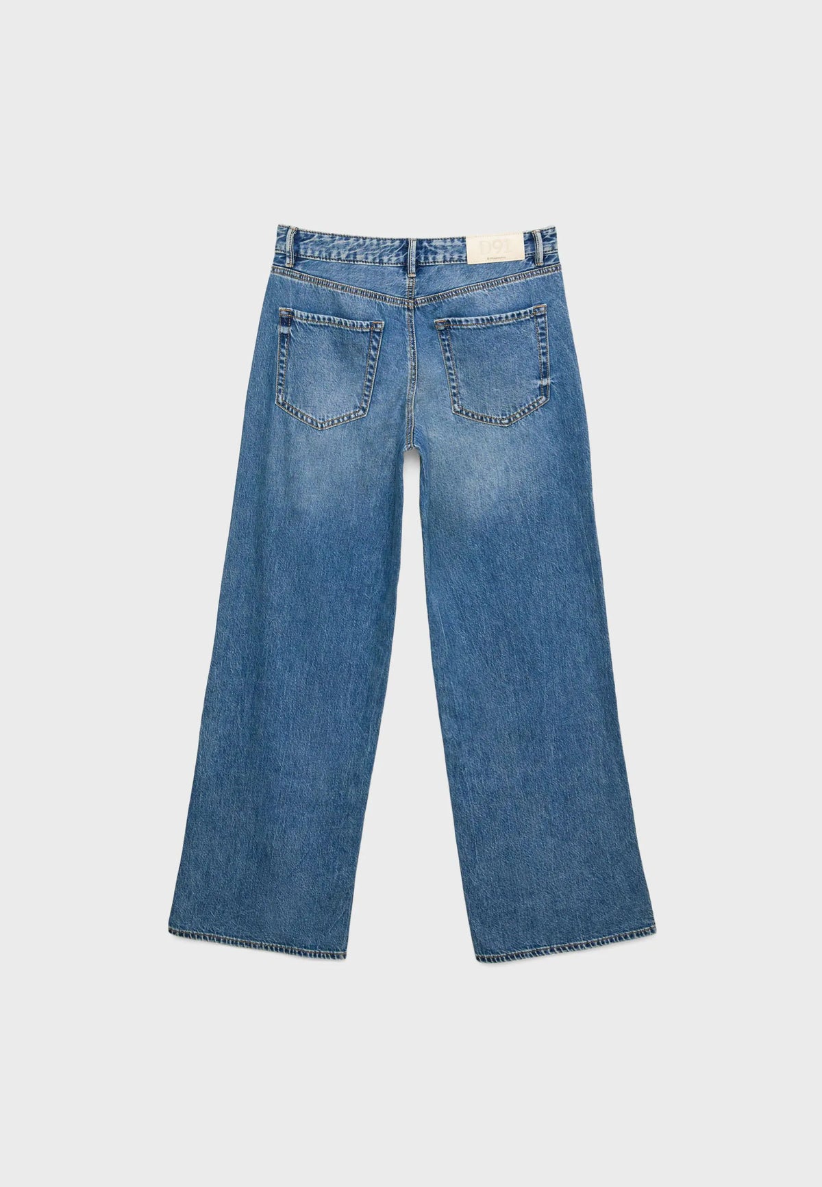 MEDIUM DENIM WASH