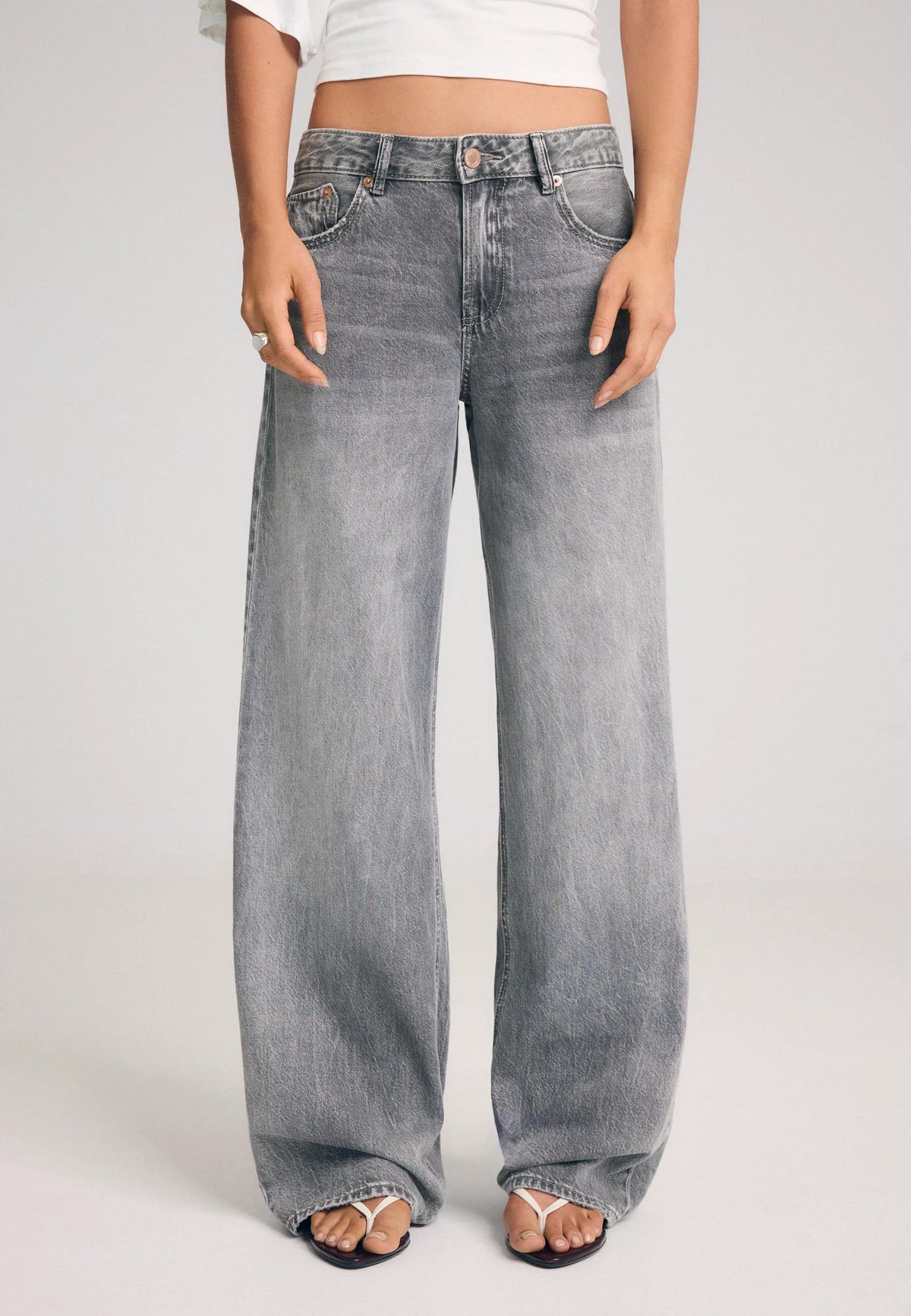 GREY DENIM WASH