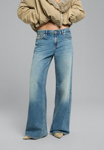 MEDIUM DENIM WASH