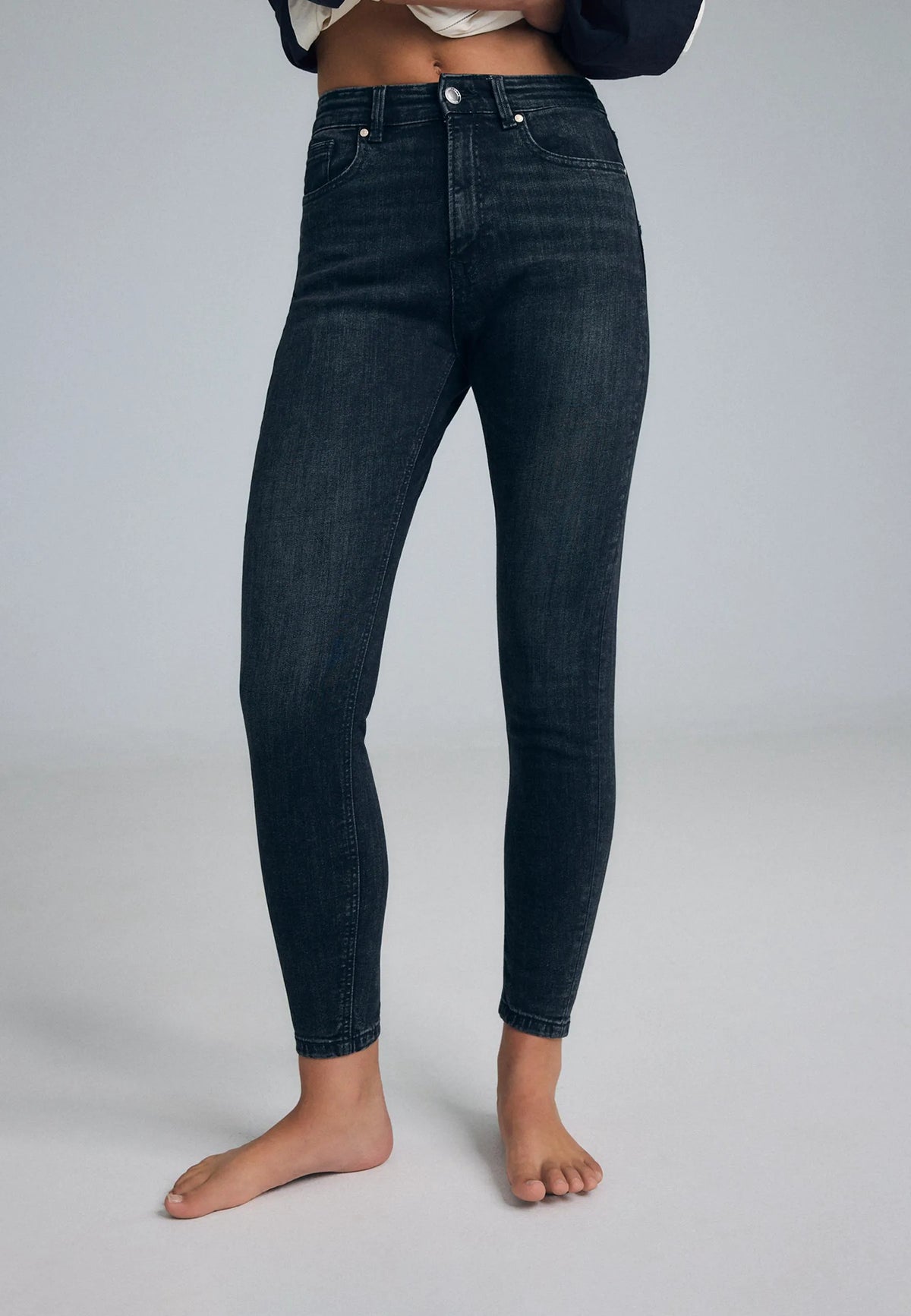 BLACK DENIM WASH