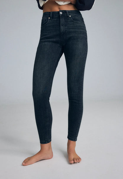 BLACK DENIM WASH
