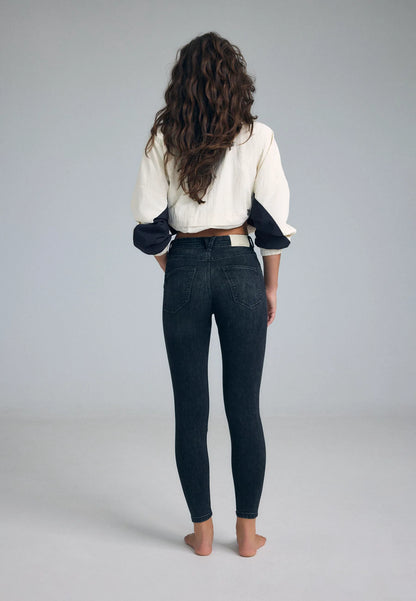 BLACK DENIM WASH