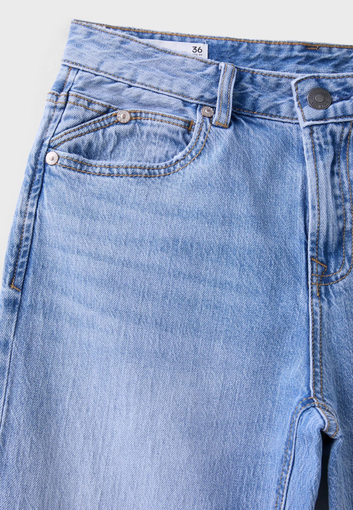 MEDIUM LIGHT BLUE DENIM