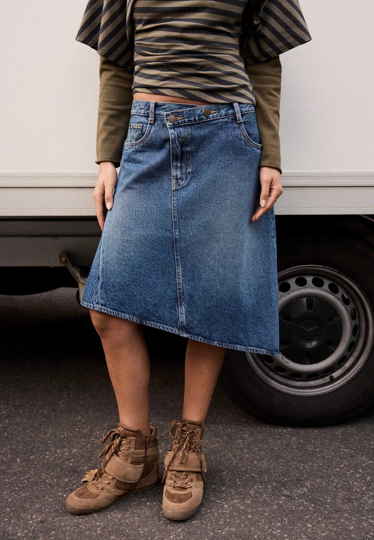 MEDIUM BLUE DENIM