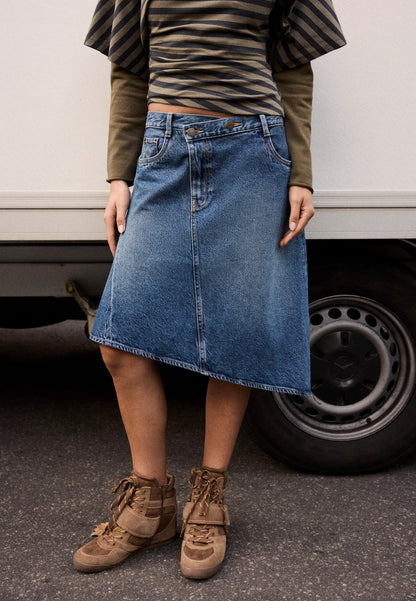 MEDIUM BLUE DENIM