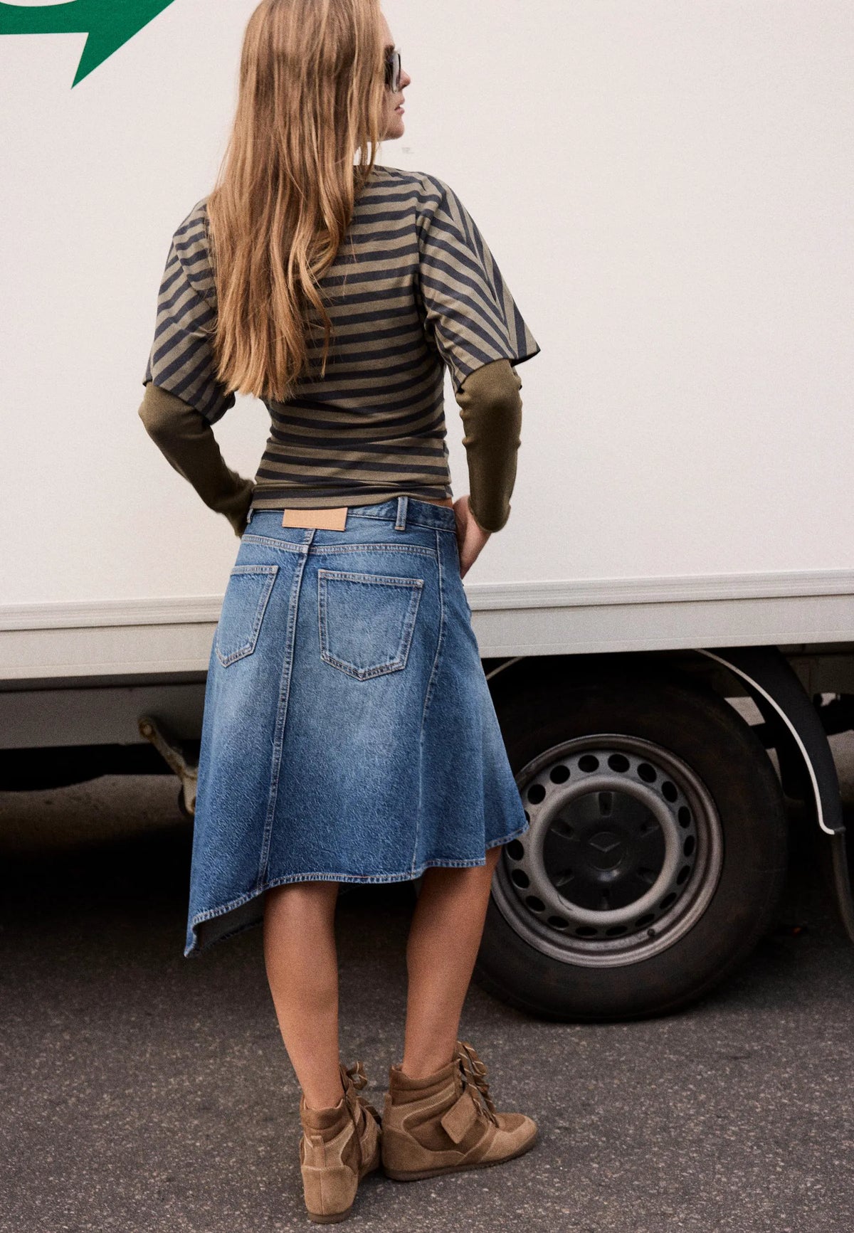 MEDIUM BLUE DENIM
