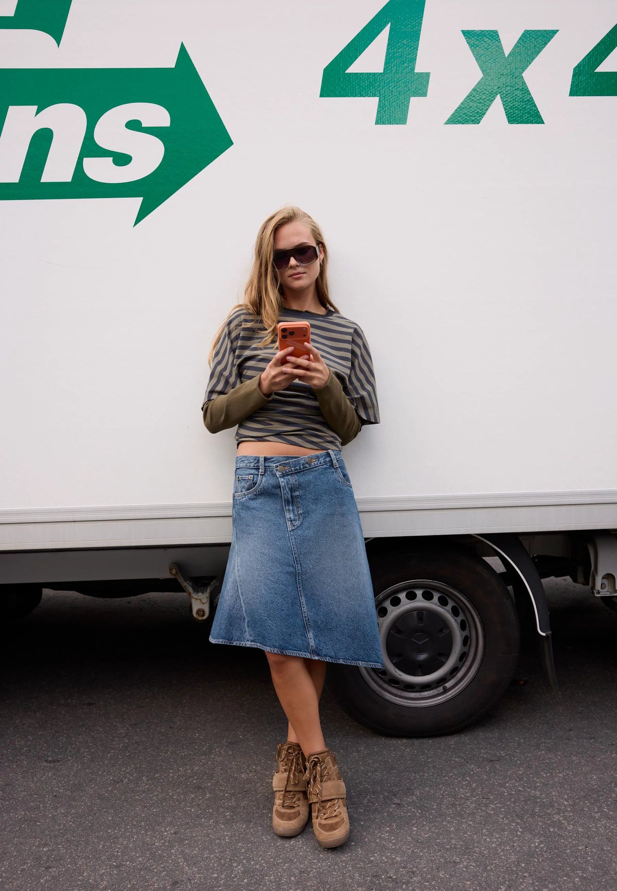MEDIUM BLUE DENIM
