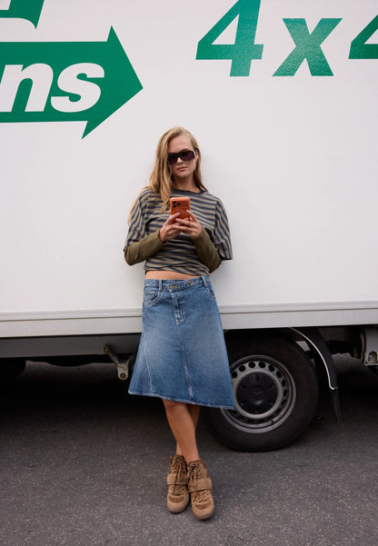MEDIUM BLUE DENIM