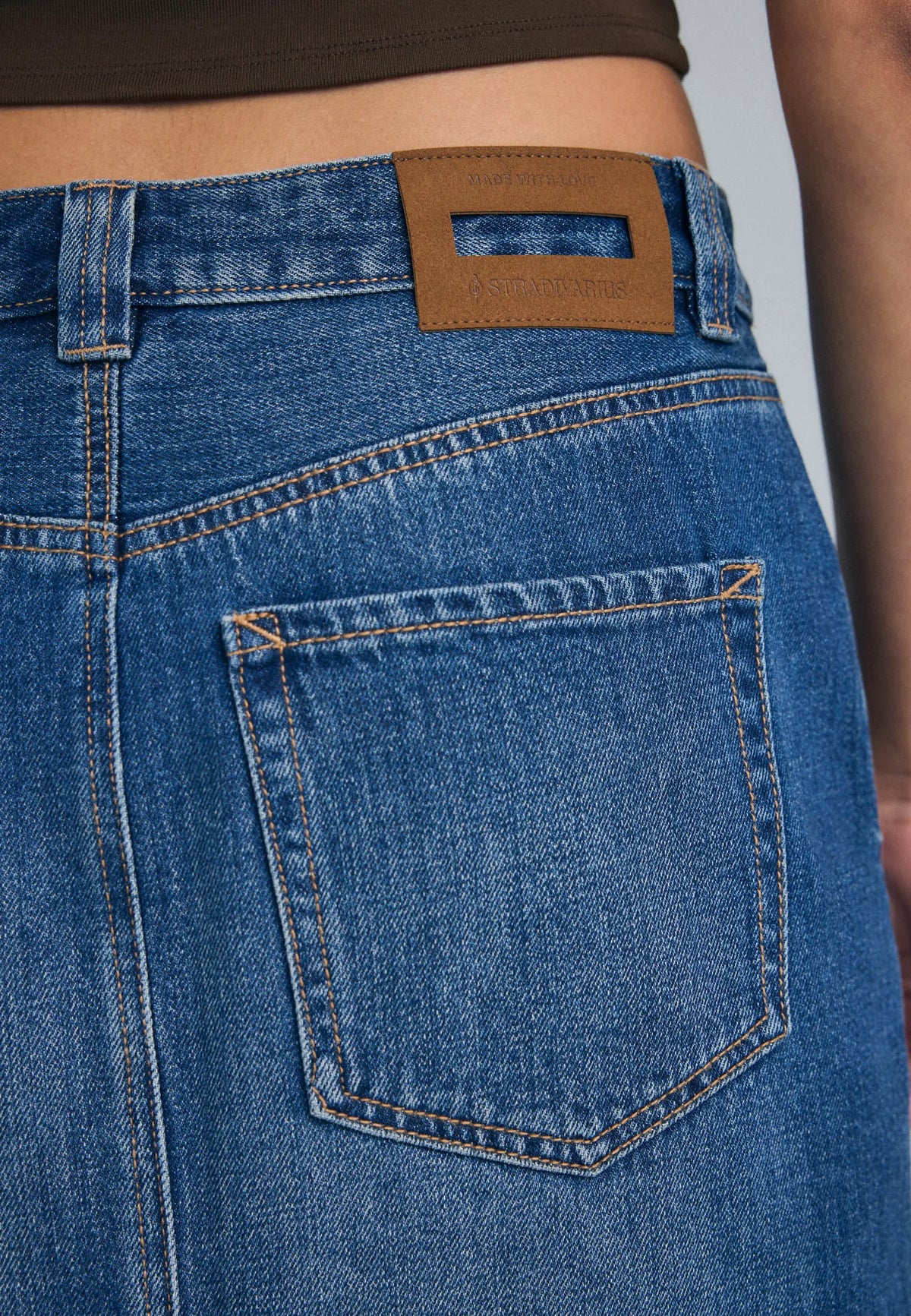 MEDIUM DENIM WASH