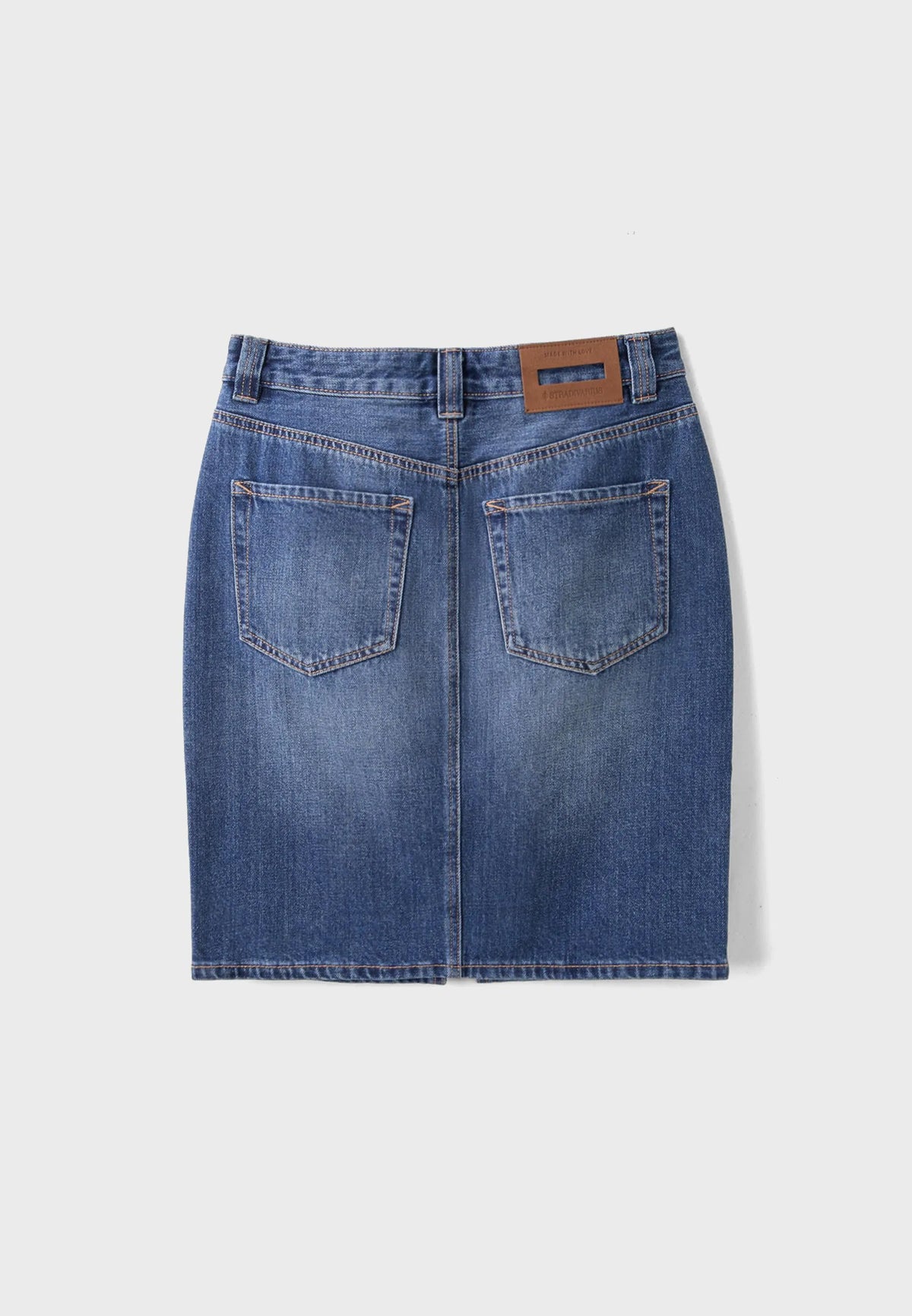 MEDIUM DENIM WASH