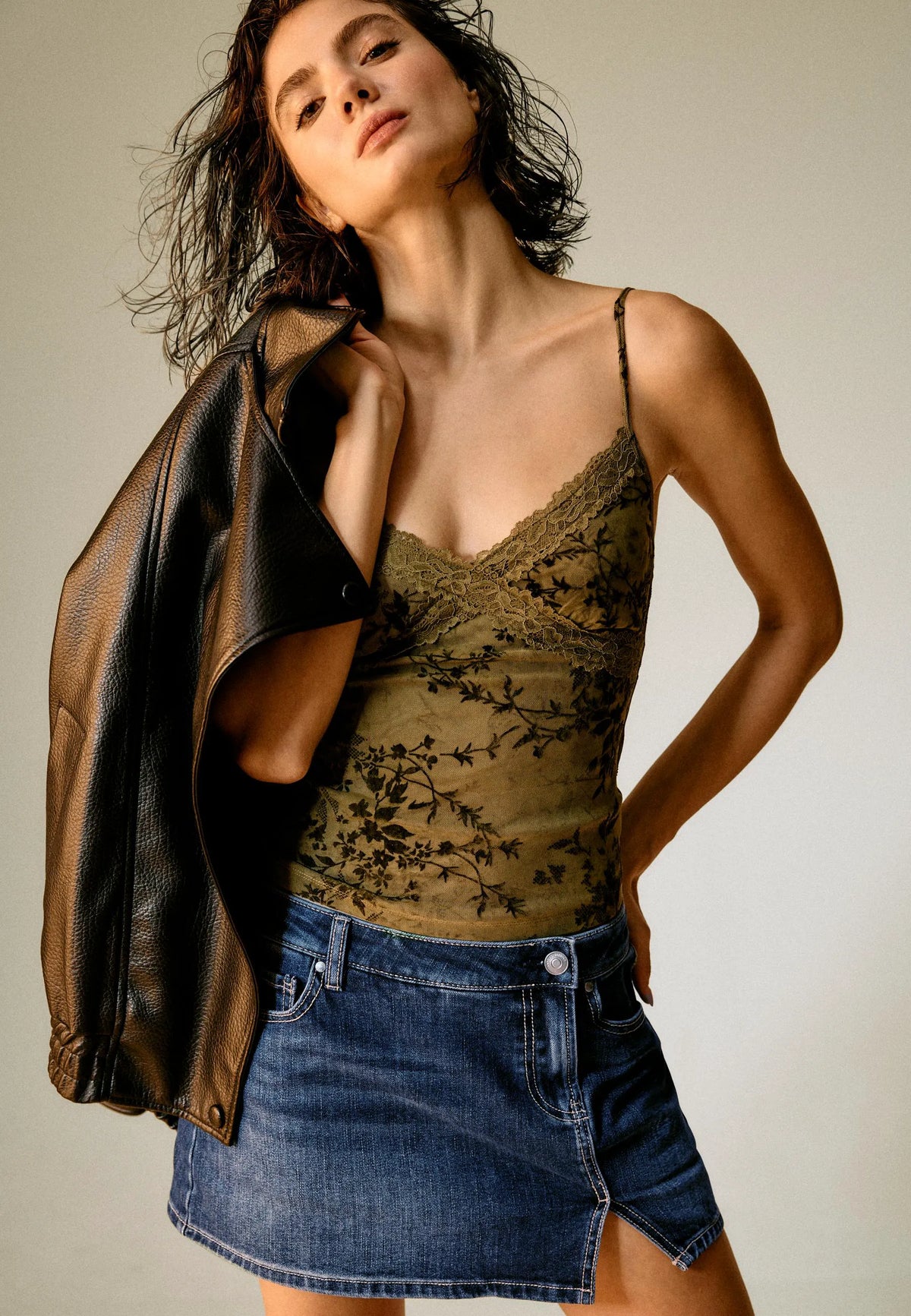 MEDIUM DENIM WASH