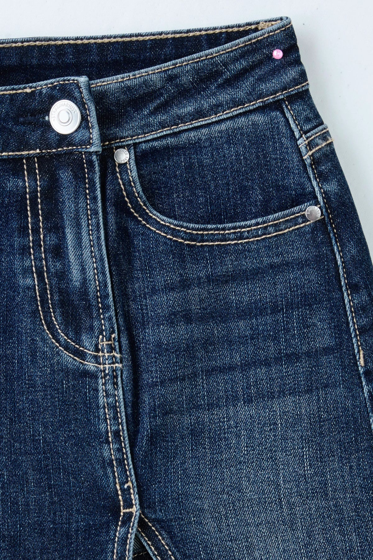 MEDIUM DENIM WASH
