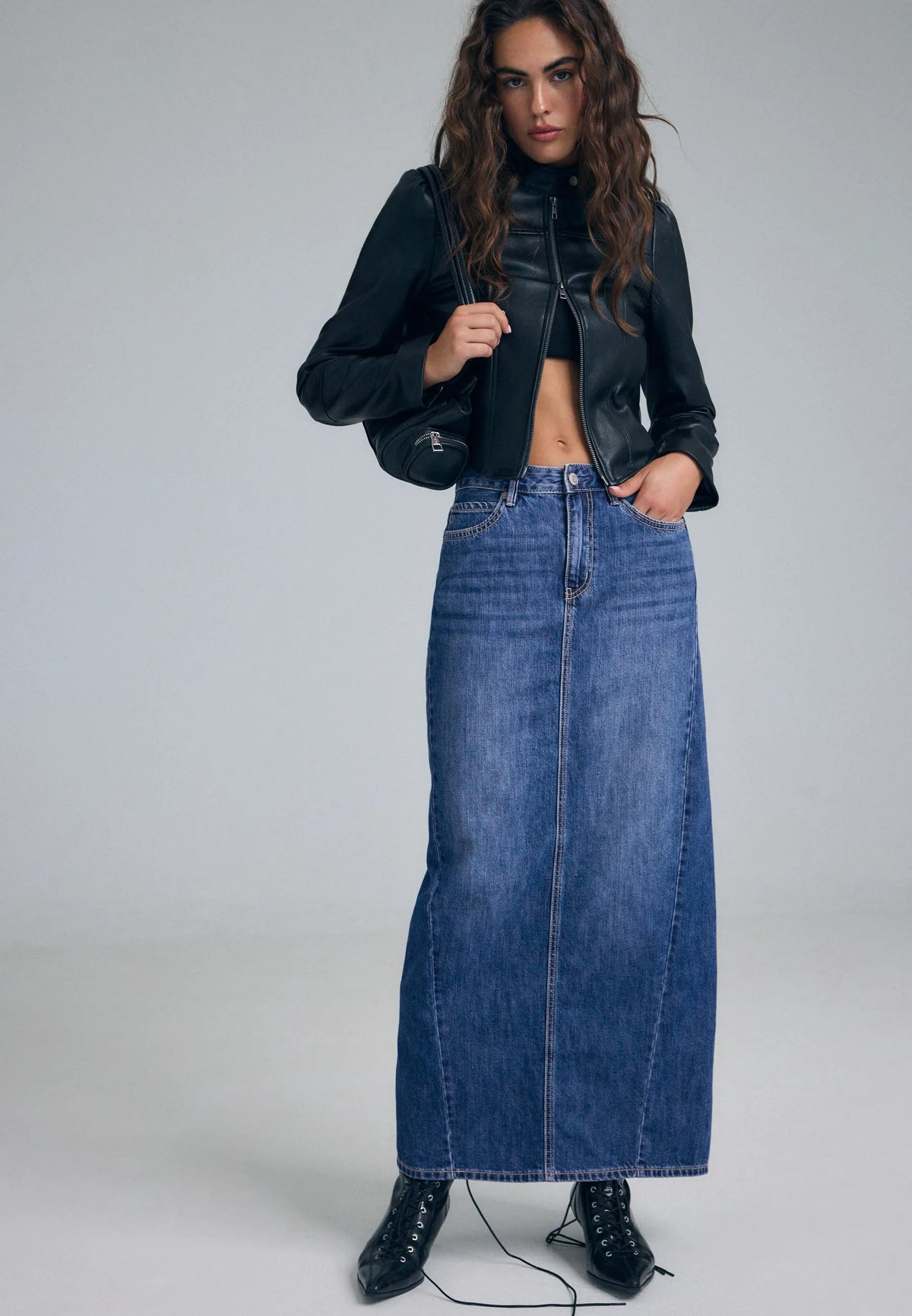 MEDIUM DENIM WASH