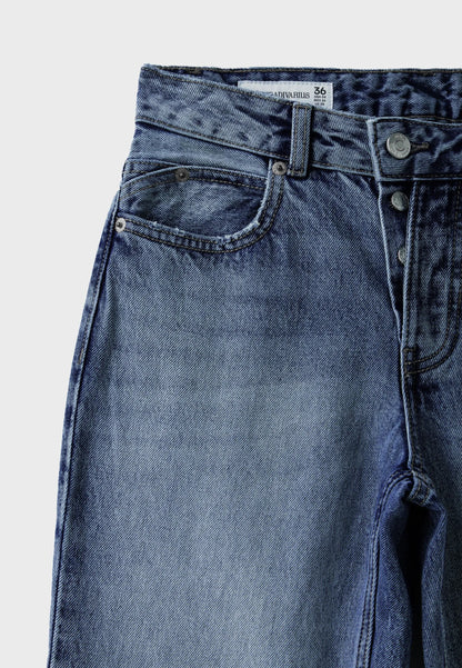 MEDIUM DENIM WASH