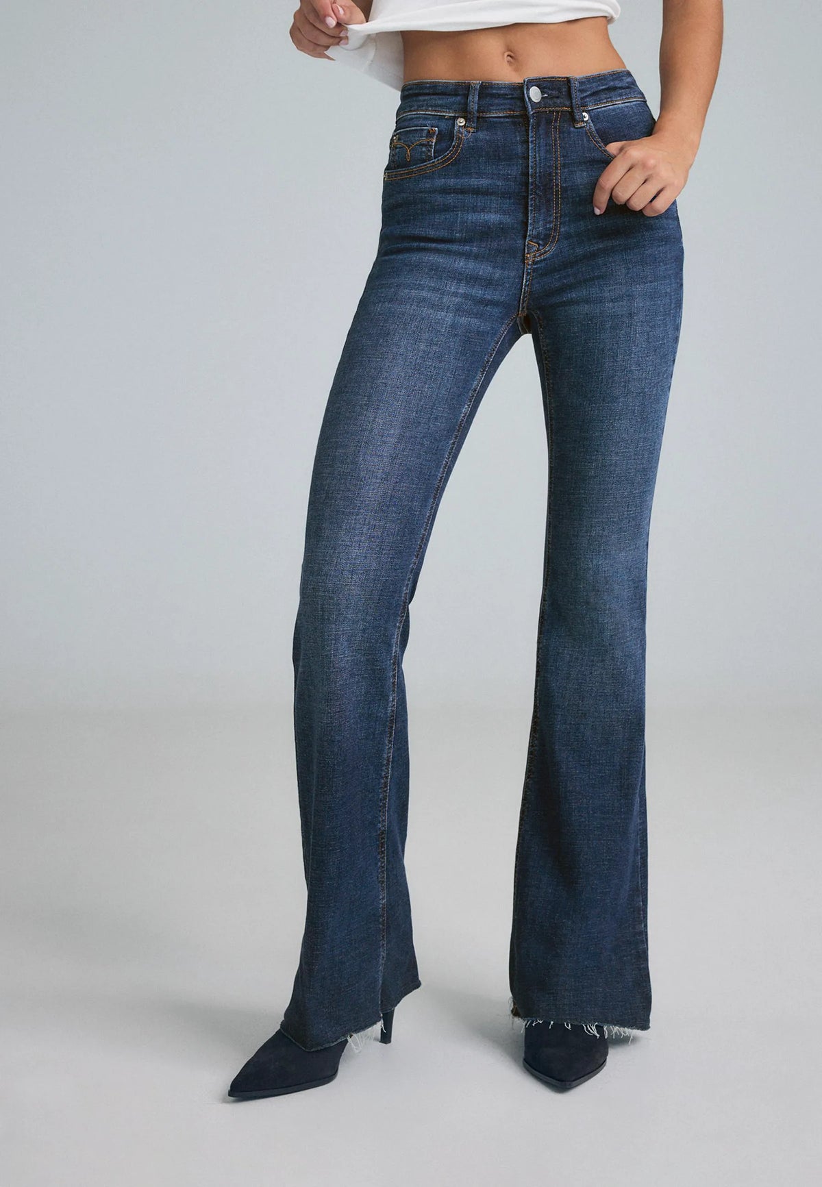 MEDIUM DENIM WASH