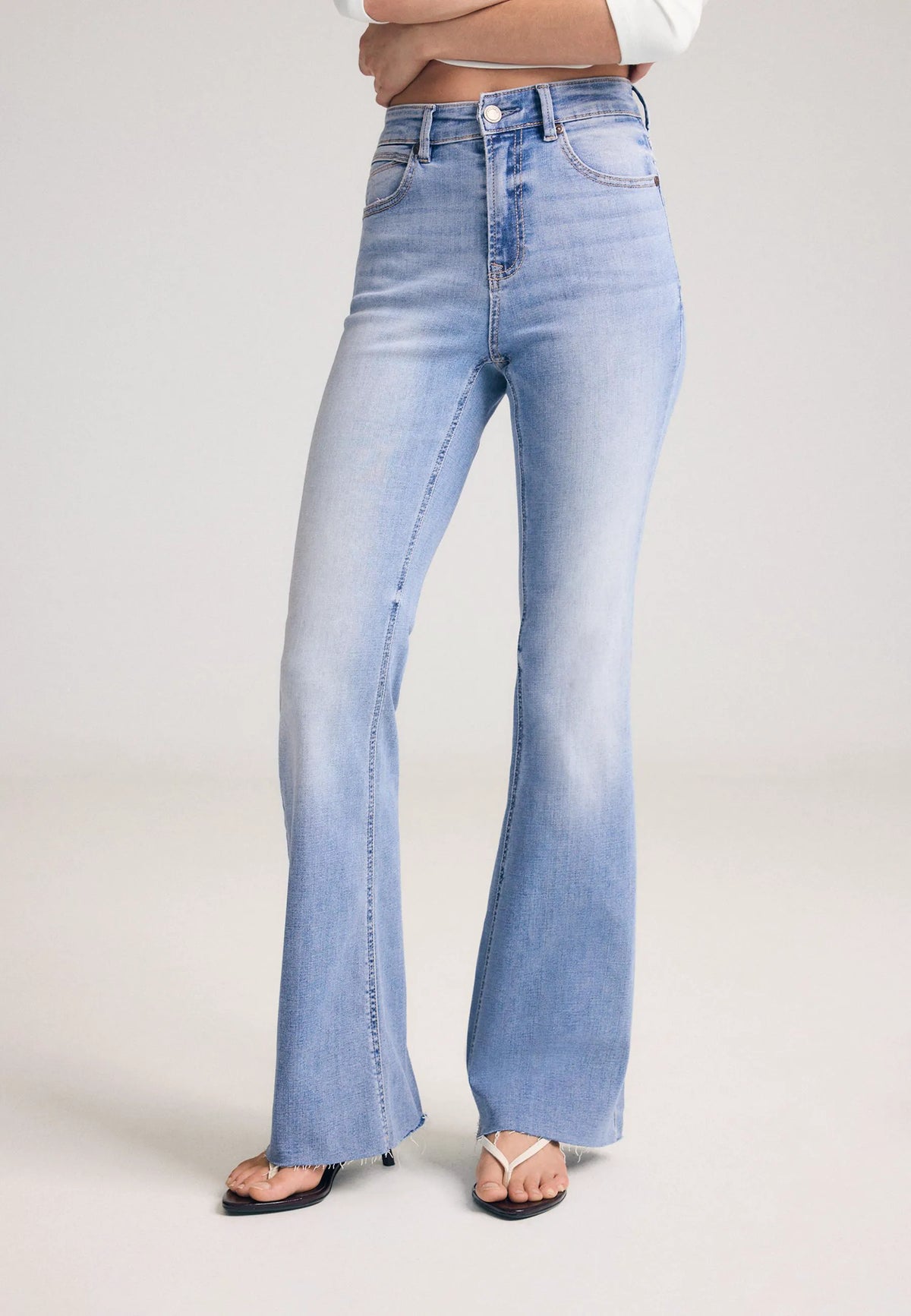 MEDIUM LIGHT BLUE DENIM