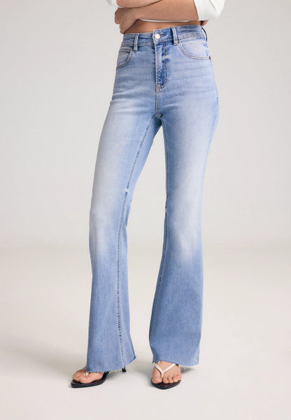 MEDIUM LIGHT BLUE DENIM