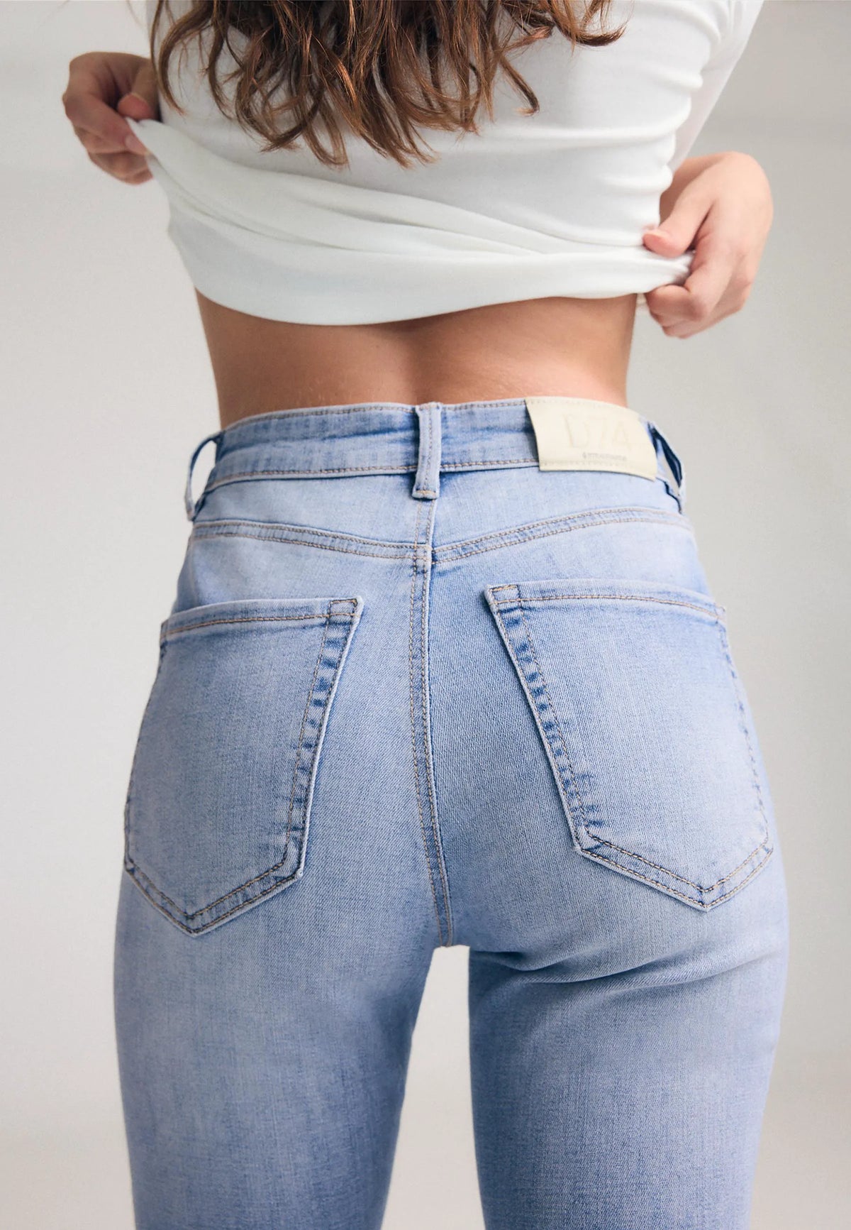 MEDIUM LIGHT BLUE DENIM