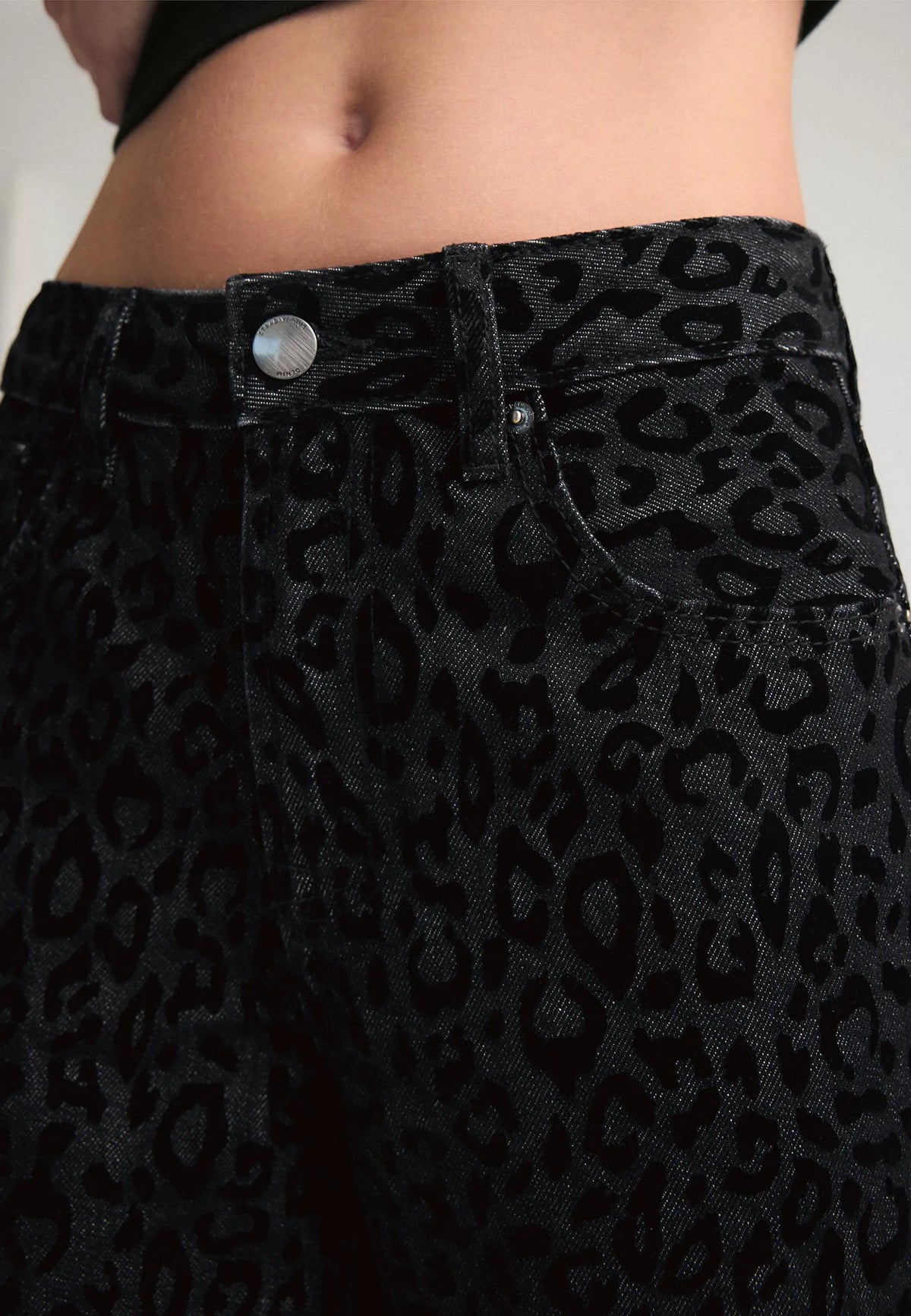 BLACK DENIM WASHED EFFECT