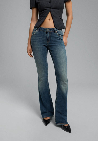 MEDIUM DENIM WASH