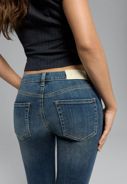 MEDIUM DENIM WASH