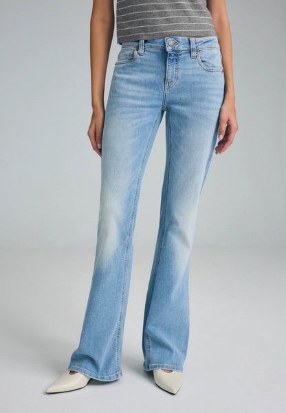 MEDIUM LIGHT BLUE DENIM