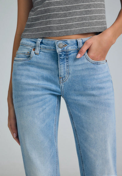 MEDIUM LIGHT BLUE DENIM