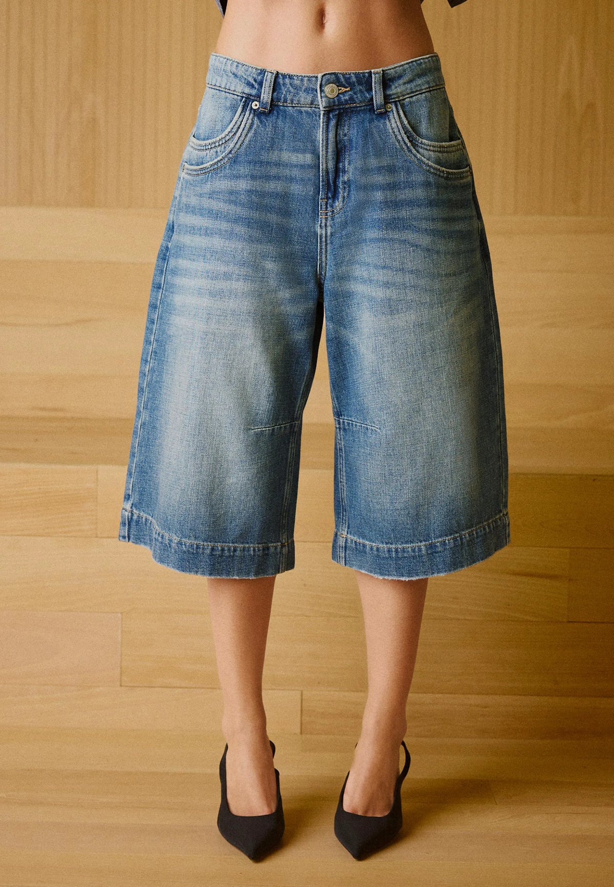 MEDIUM DENIM WASH