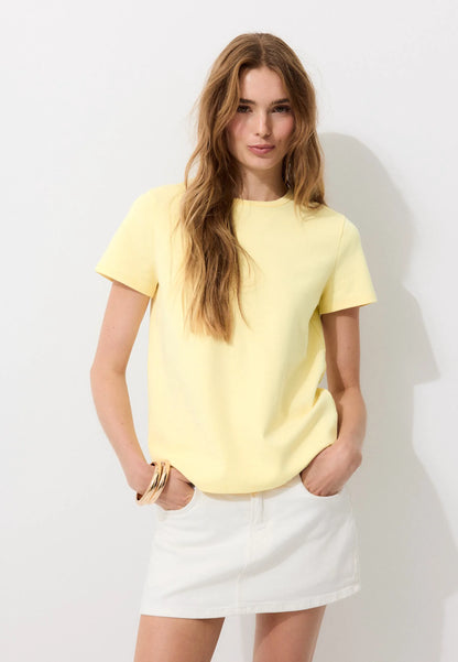 Pastel yellow
