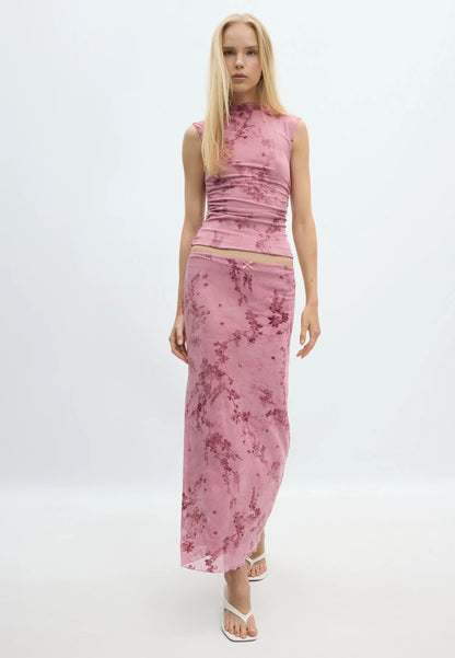 Salmon pink