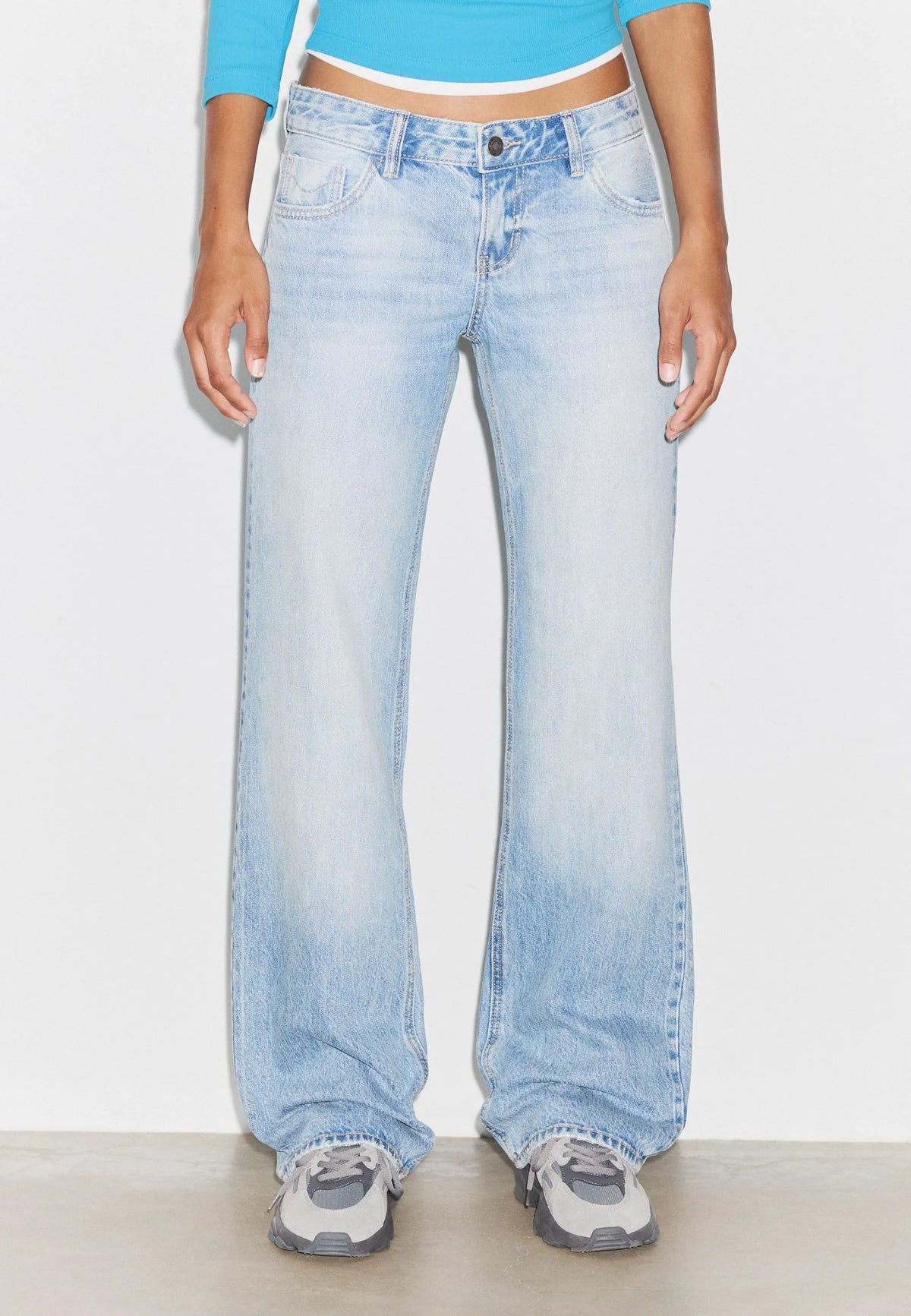 MEDIUM LIGHT BLUE DENIM